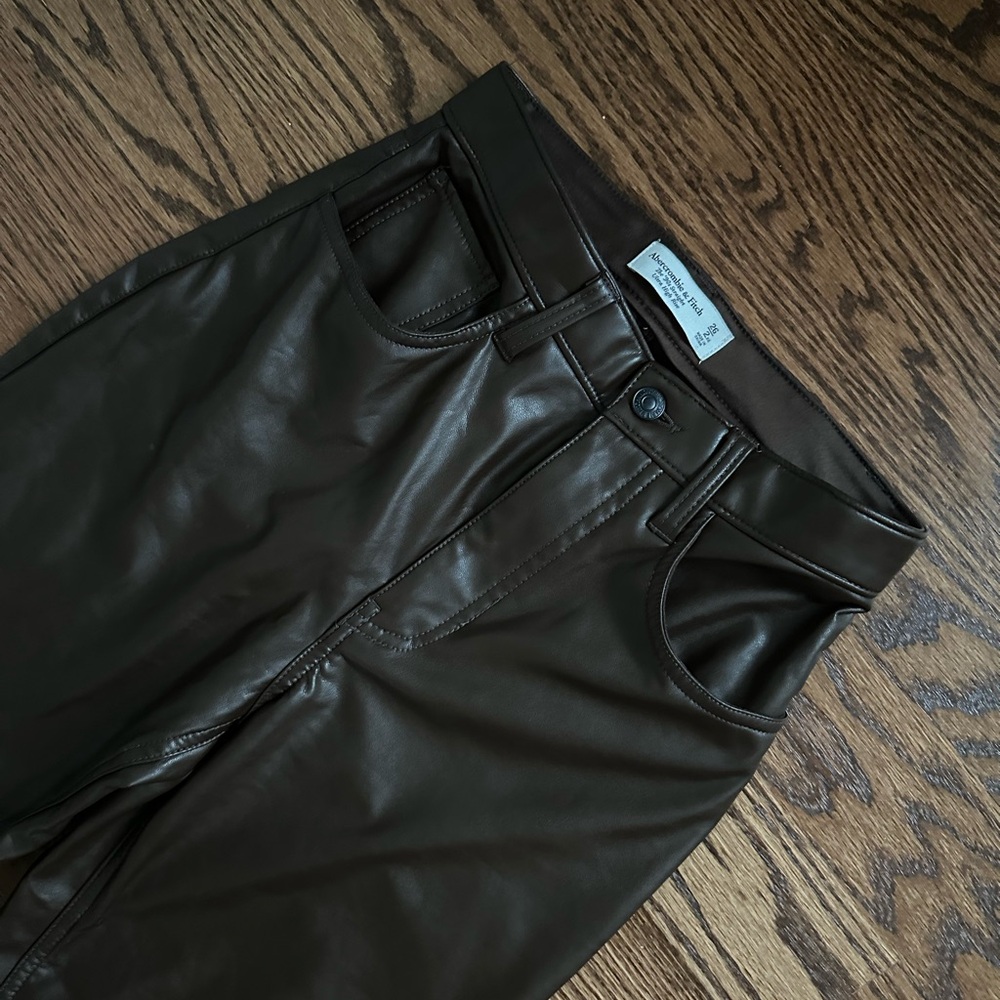 Abercrombie & Fitch Vegan Leather 90s Relaxed Pant